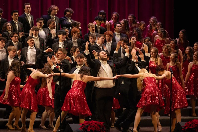 Singing Hoosiers embody holiday spirit in ‘Holiday Chimes’ concert