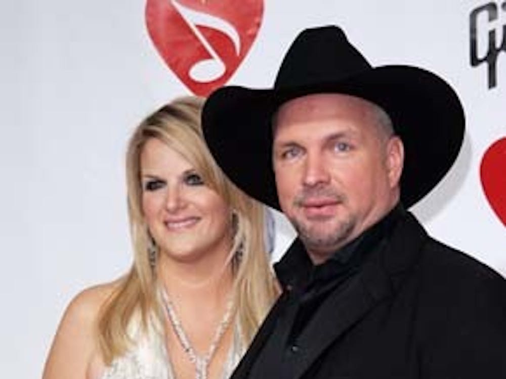 Country singer Garth Brooks poses with his wife singer Trisha Yearwood as they arrive for the 2007 MusiCares Person of the Year tribute to Don Henley, Friday, Feb. 9, 2007, in Los Angeles. (AP Photo/Mark J. Terrill) 