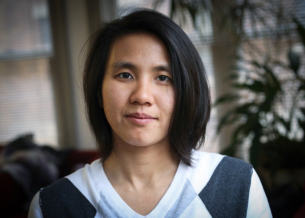 Jessie Wang, originalmente de Taiwan, comenzó su primer año en IU a los 28 años estudiando leyes y política pública. Ella espera trabajar como abogada con casos de inmigración o casos relacionados con LGBTQ. “Me siento como si mi futuro se ha desaparecido,” Jessie dijo. “Ha sido uno de los momentos más sombríos de mi vida.” &nbsp;