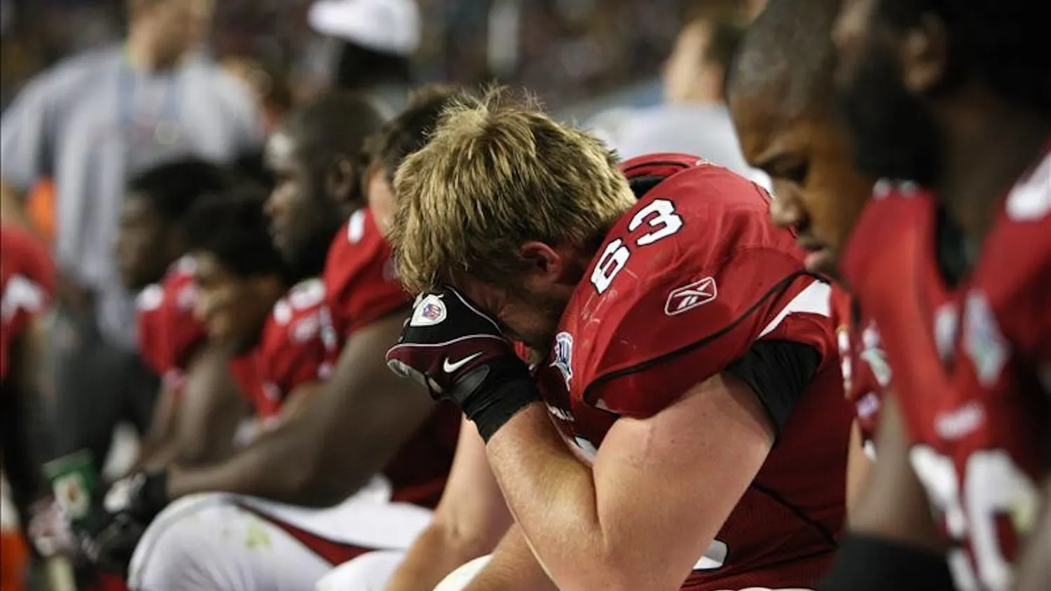 Arizona Cardinals' offensive lineman Lyle Sendlein (63) reacts on the bench late in the fourth quarter of the NFL Super Bowl XLIII football game, Sunday, Feb. 1, 2009, in Tampa, Fla.