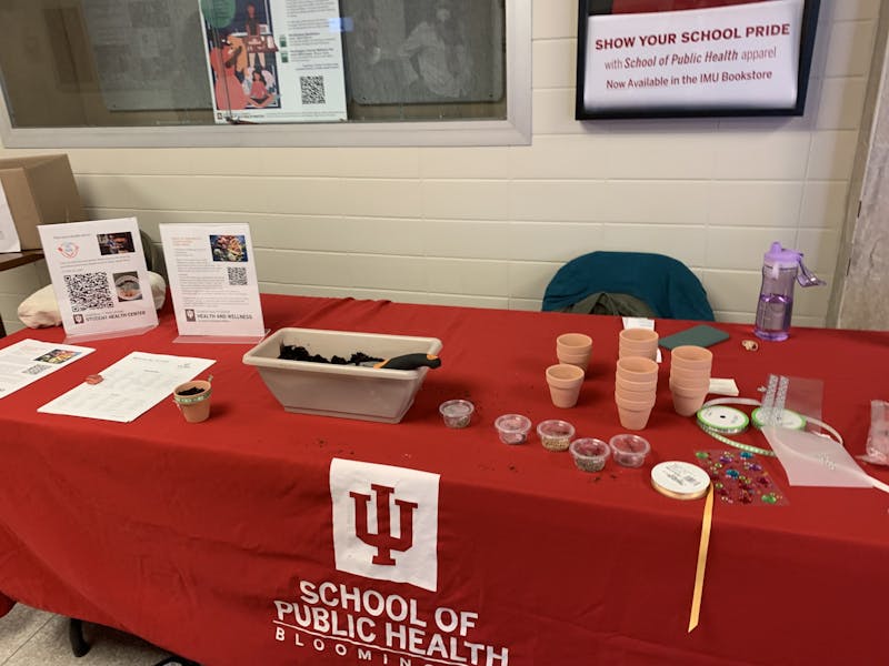 IU students pet therapy dogs, learn to cook healthy meals during National Public Health Week