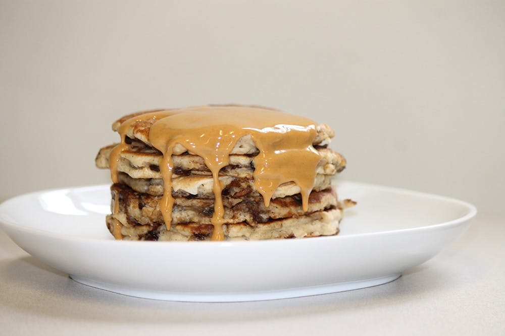 Instead of maple syrup, this recipe can use melted peanut butter as a topping.