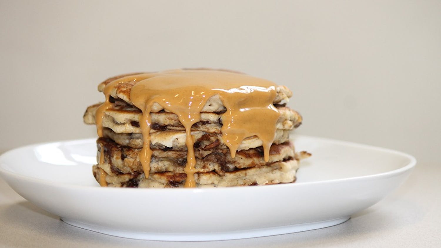 Instead of maple syrup, this recipe can use melted peanut butter as a topping.