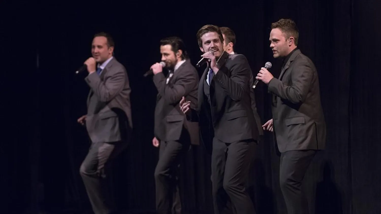 CAROUSELentUndertheStreetlamp