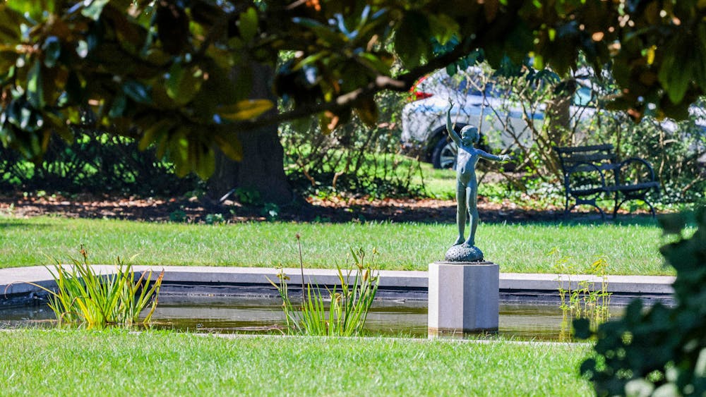 STEVEN SIMPSON / PHOTO EDITOR
SGA convenes to discuss new campus initiatives, Lighting of the Quads, the Freshman Formal and a fashion show hosted by the African Students Association.