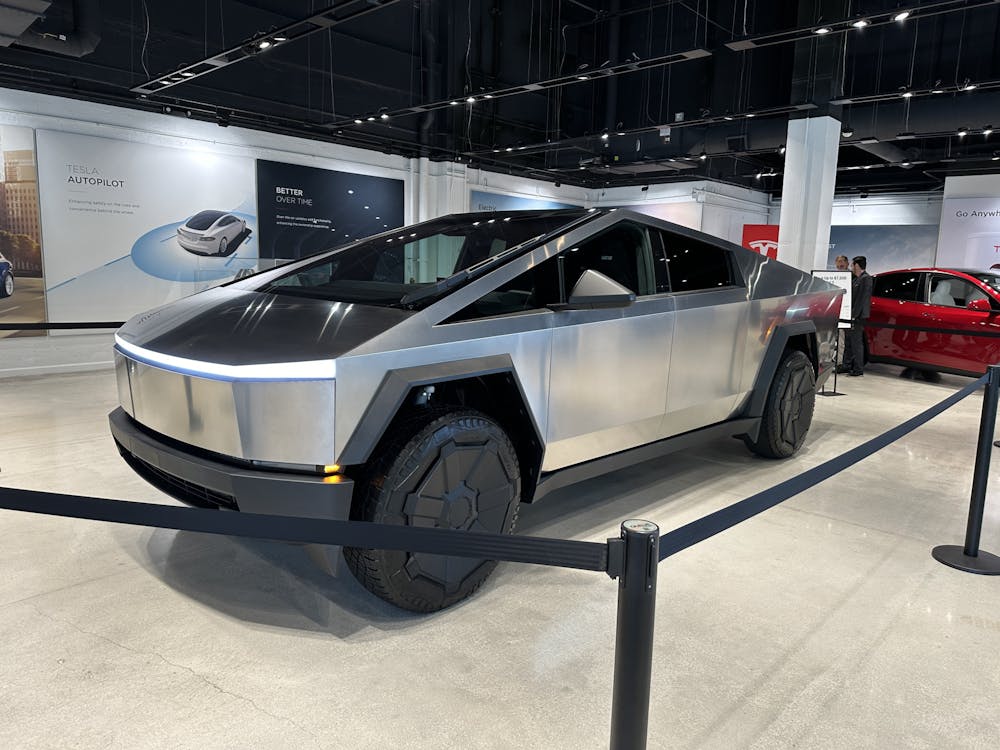 tesla-showroom-miami-design-district-december-2023-tesla-cybertruck-1