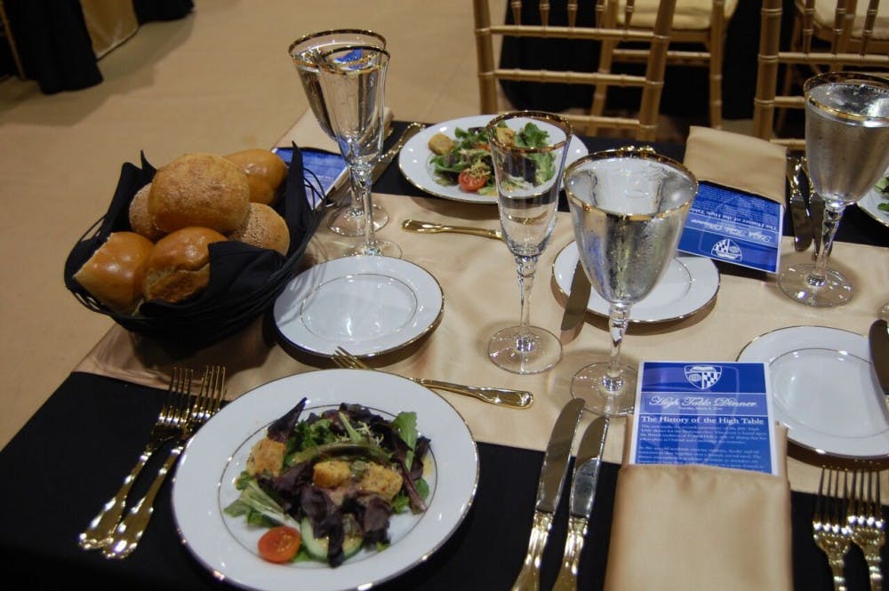 CINDY JIANG/PHOTOGRAPHY STAFF
Freshmen interacted with various faculty members at the annual High Table dinner at the Rec Center.