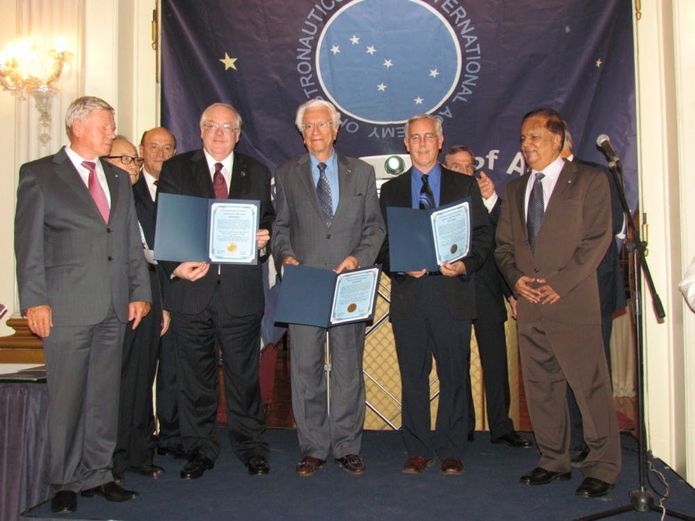 COURTESY OF WWW.IAAWEB.ORG
MESSENGER was awarded this year’s Laurels for their space probe work.