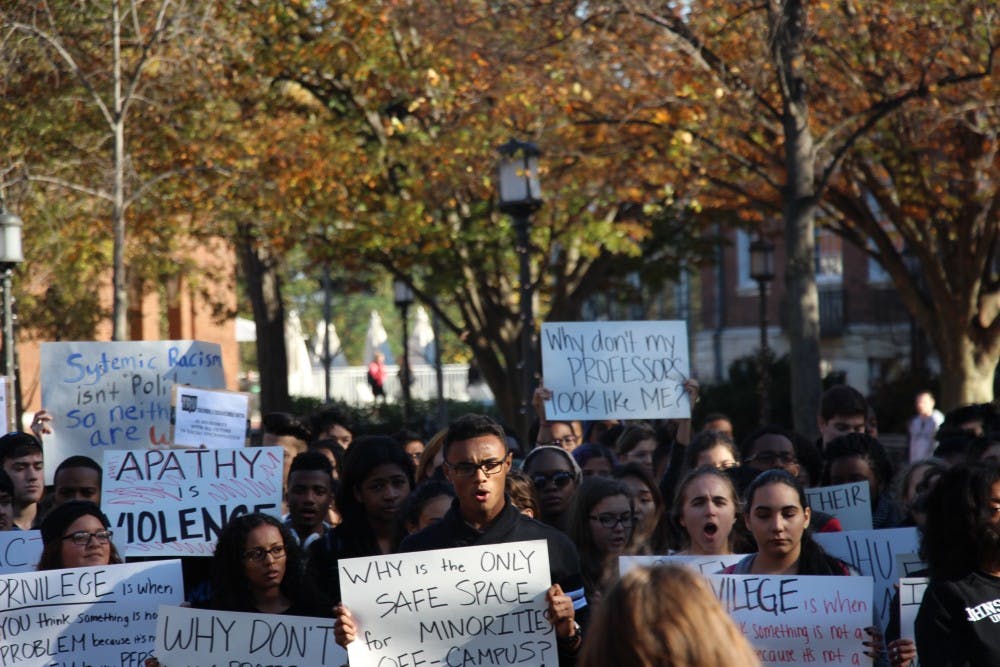 LEON SANTHAKUMAR/PHOTOGRAPHY EDITOR