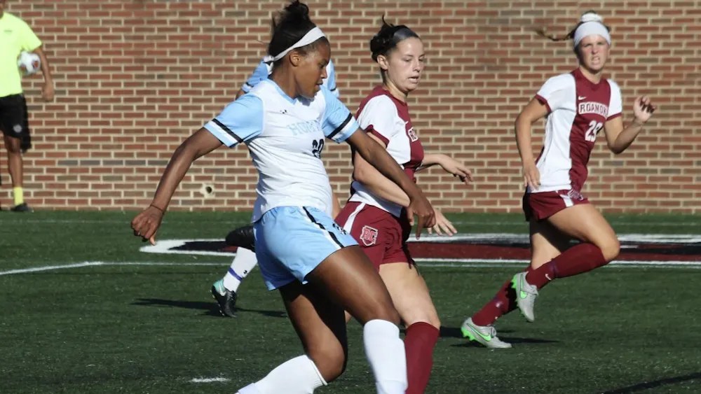 HOPKINSSPORTS.COM
The W. soccer team put on a show for their opponents this weekend.