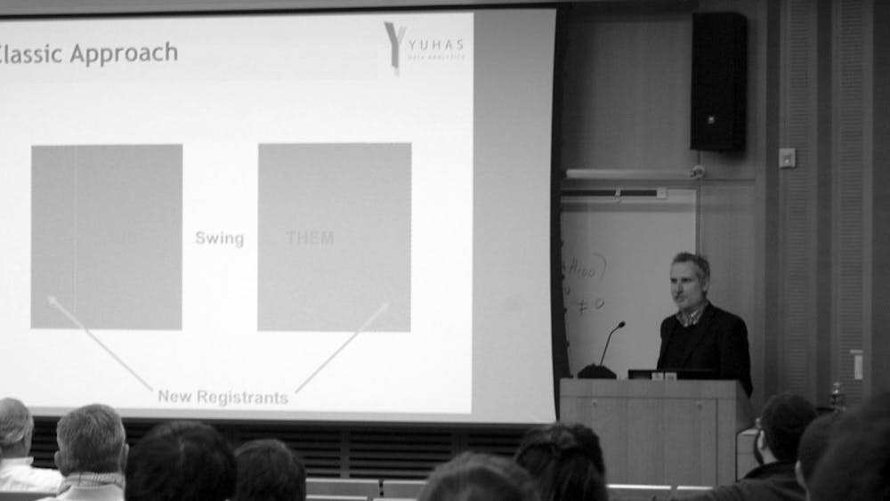 CINDY JIANG/PHOTOGRAPHY STAFF
Ben Yuhas talked about his work on presidential campaigns.