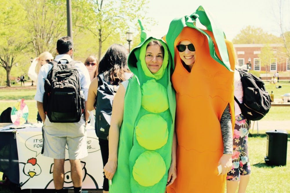  IVANA SU/PHOTOGRAPHY EDITOR
Students and advocacy groups celebrated Earth Week at the fair.