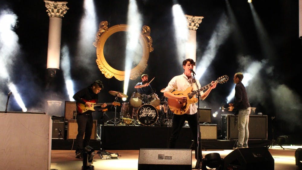 Julio Enriquez/CC BY-SA 2.0
Vampire Weekend announced an upcoming album through the release of three double singles