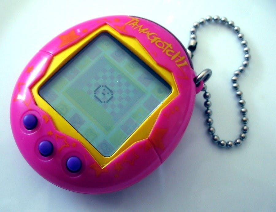 Tomasz Sienicki/ CC BY-SA 3.0)
Sudgie was so devoted to her Tamagotchis that she used to play with them during class.