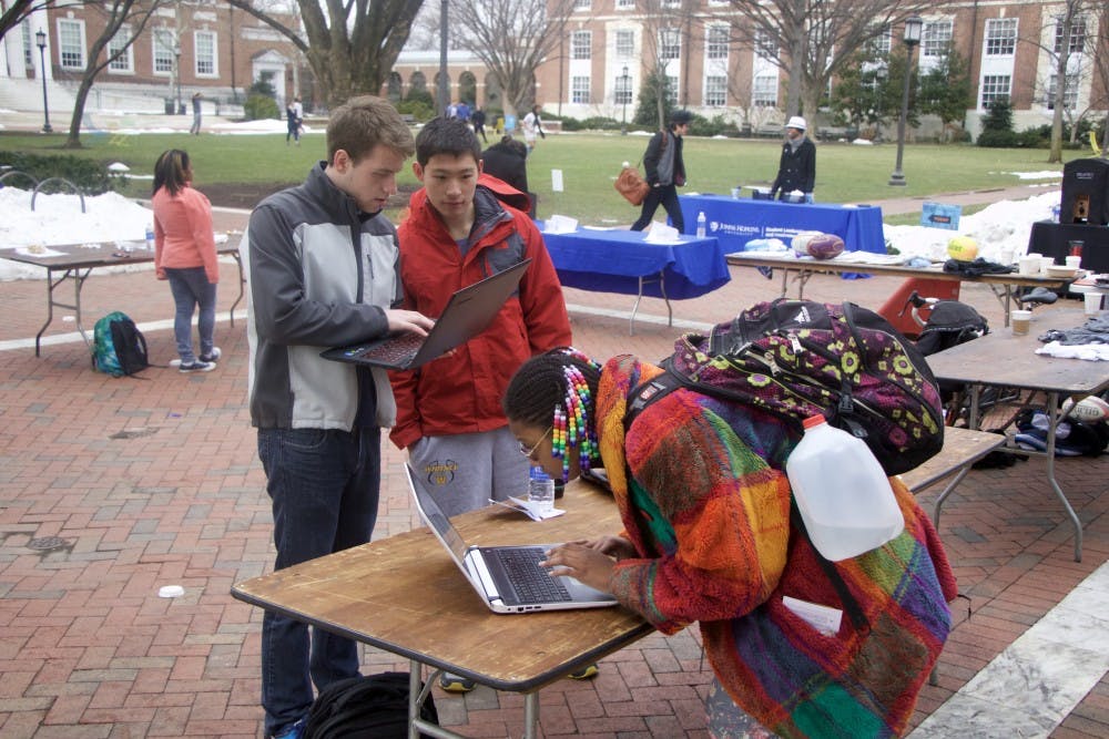 LEON SANTHAKUMAR/PHOTOGRAPHY EDITOR
During the first Student Involvement Week, which replaced the spring activities fair, student groups tabled on the Breezeway over five days.