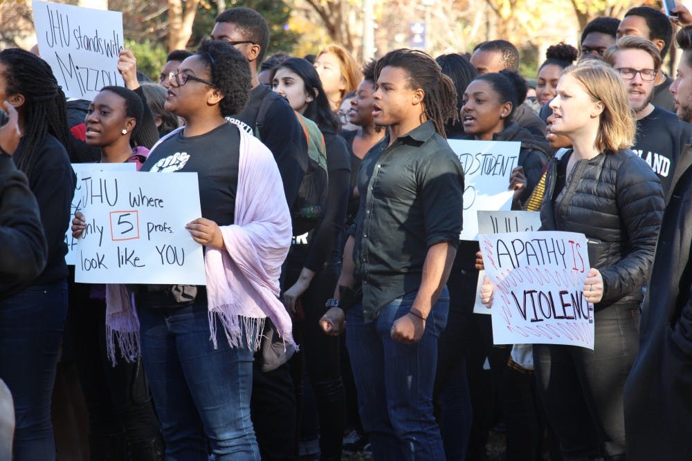  LEON SANTHAKUMAR/PHOTOGRAPHY EDITOR