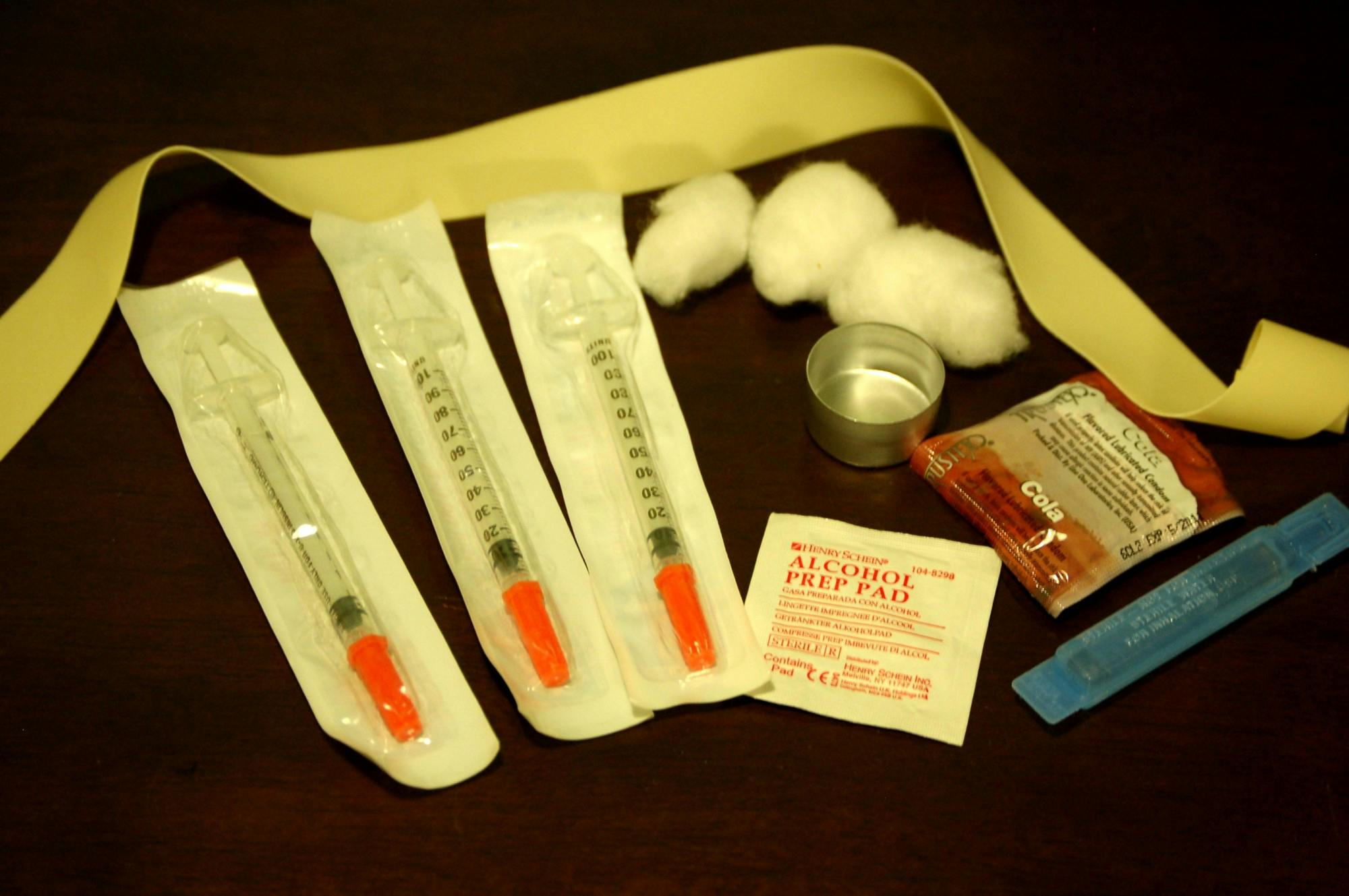 TODD HUFFMAN / CC By 2.0
People who inject drugs receive clean needles at safe injection facilities.
