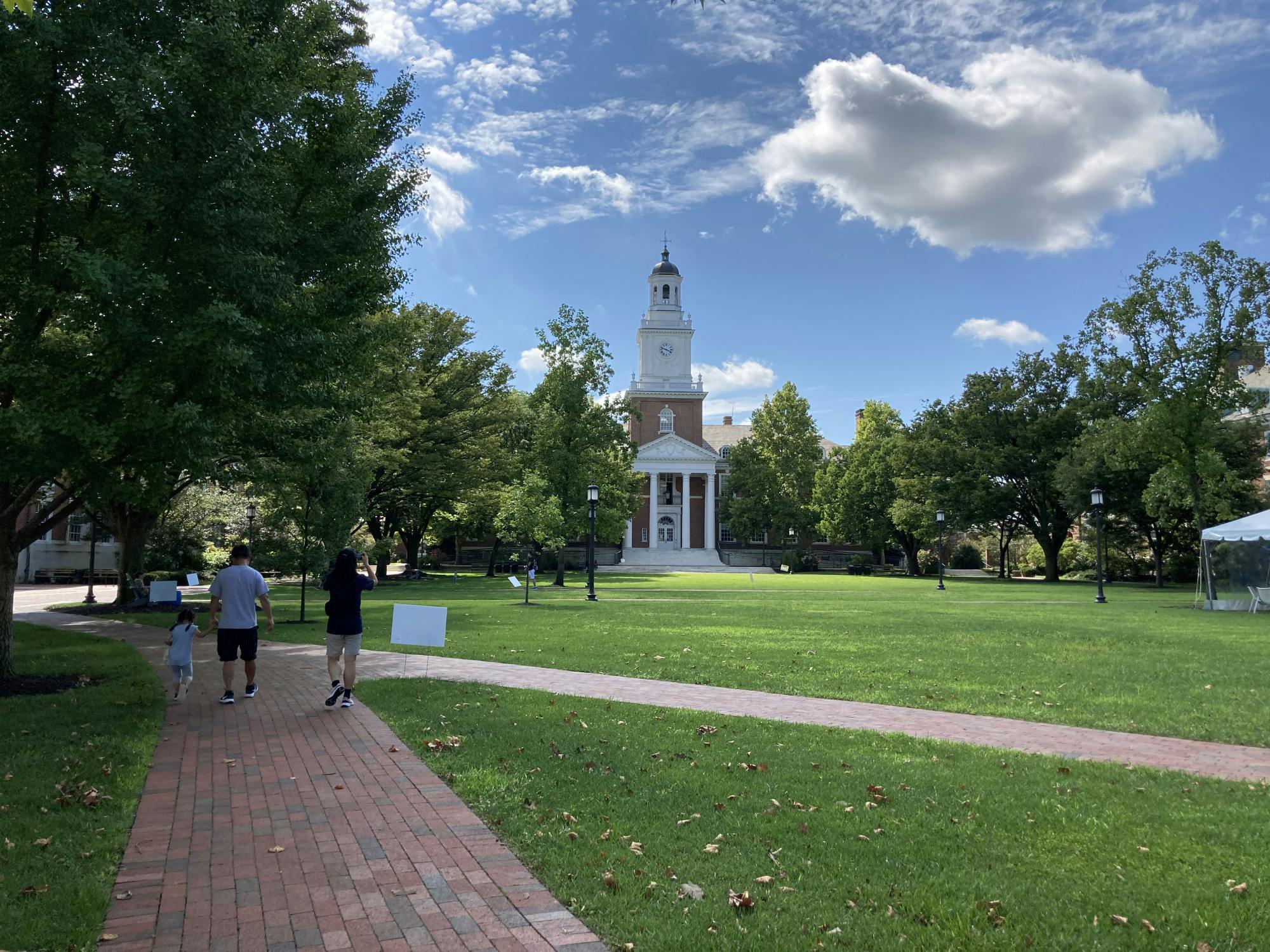 COURTESY OF MINGYUAN SONG
You don’t have to look too far to find some of the best picnic spots around town!