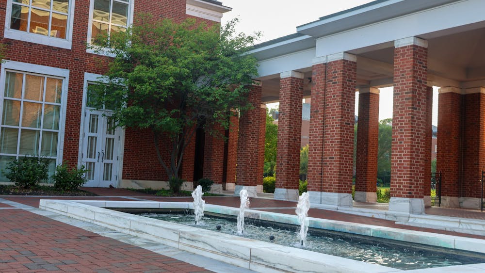 STEVEN SIMPSON / PHOTO EDITOR
SGA held its last meeting of the semester and discussed the proposal for a new South Asian Studies Minor.