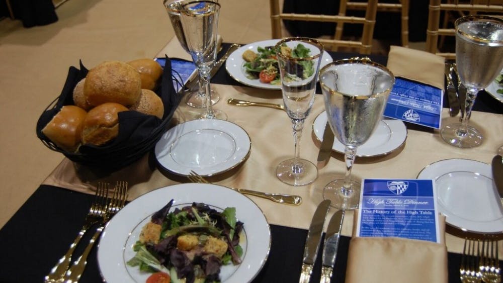 CINDY JIANG/PHOTOGRAPHY STAFF
Freshmen interacted with various faculty members at the annual High Table dinner at the Rec Center.