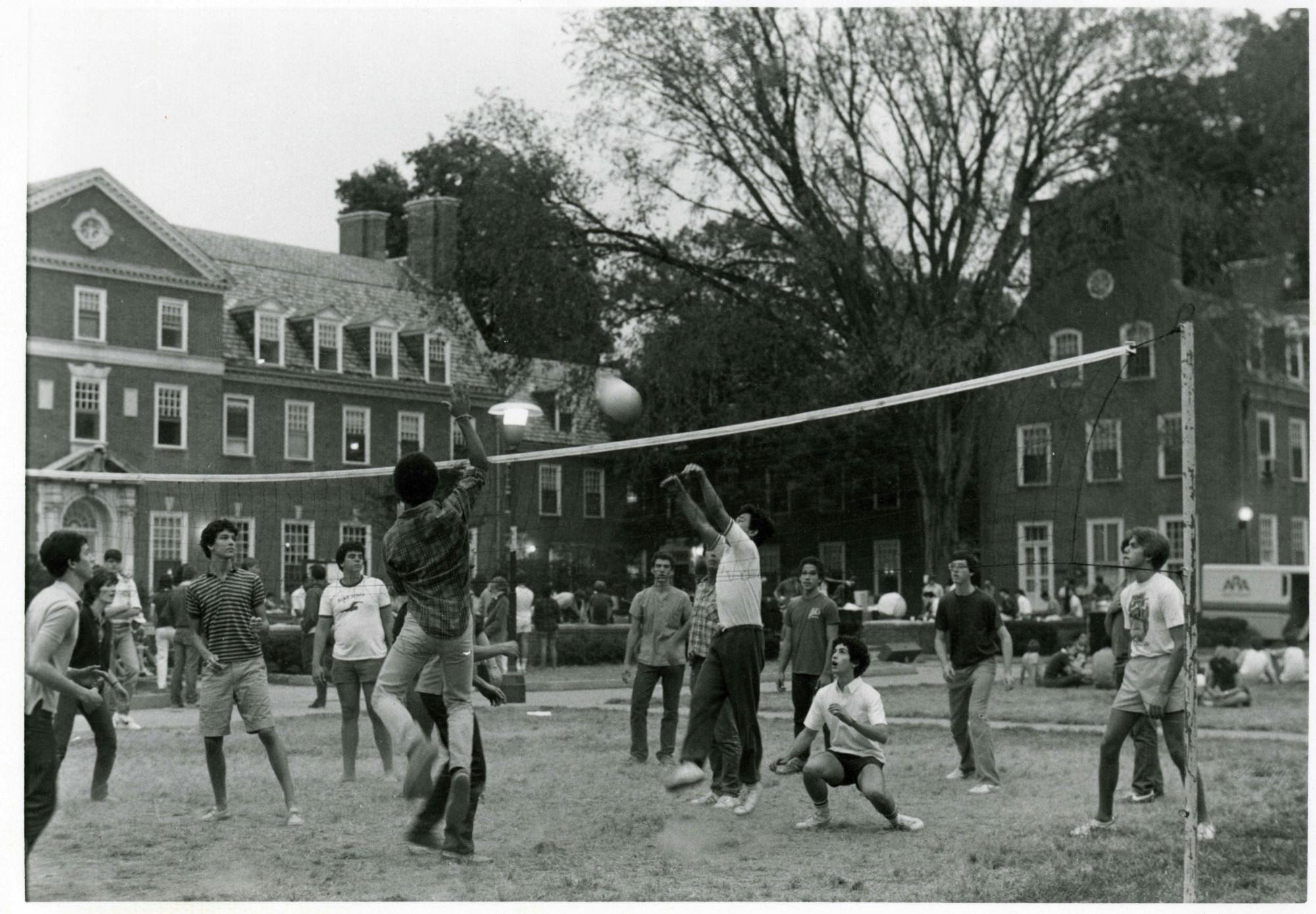 COURTESY OF THE UNIVERSITY ARCHIVES — SHERIDAN LIBRARIES
Students play volleyball on Freshman Quad in 1980, when Kun began his humor column.