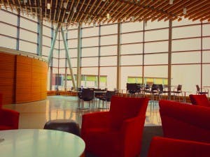 KAREEM OSMAN/PHOTOGRAPHY EDITOR
 The Mudd Atrium has big red couches that are perfect for naps. 