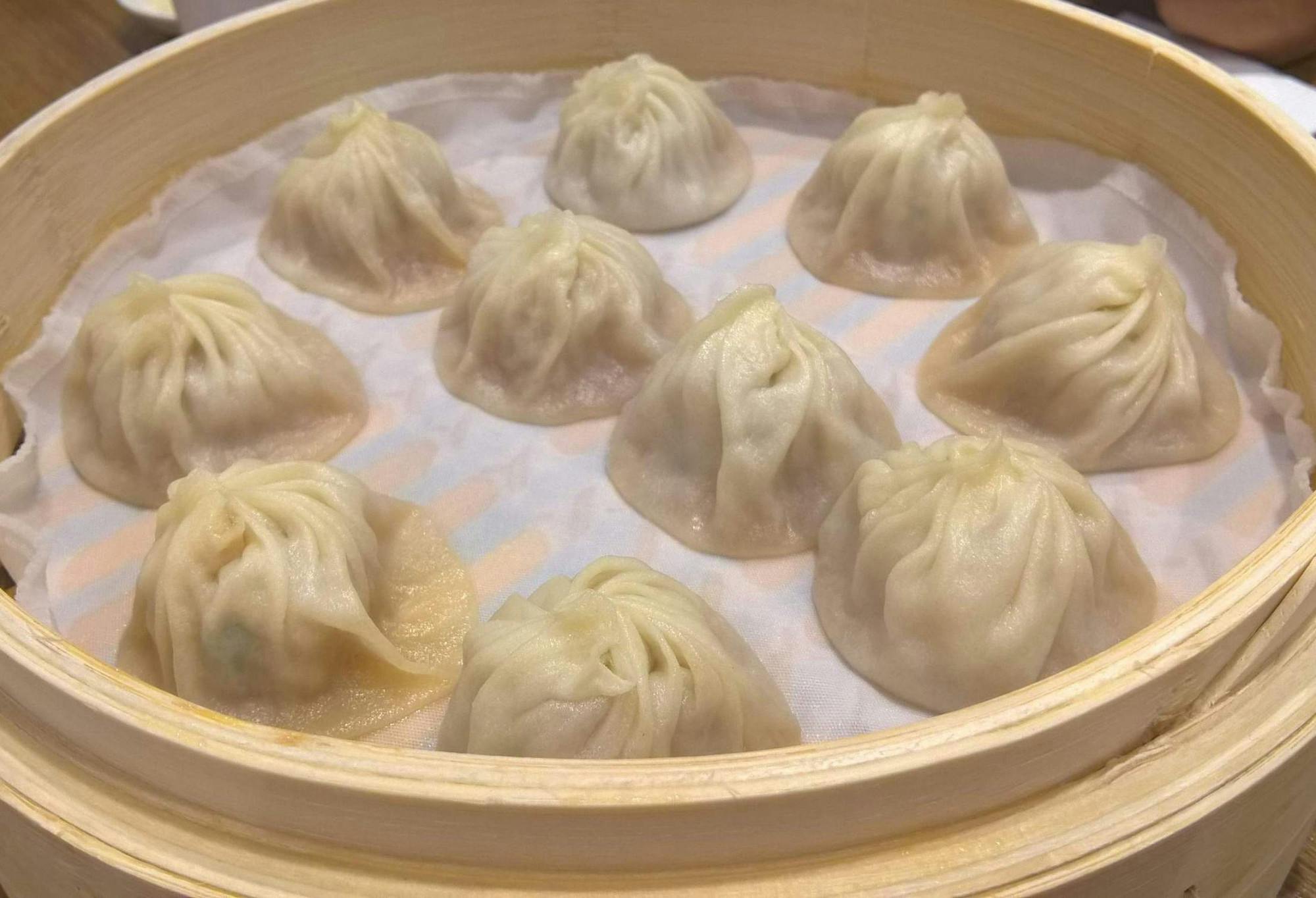 FELIX WONG/CC BY-NC 2.0
Usually served with soy sauce, Taiwan's dumplings are fun to assemble at home.