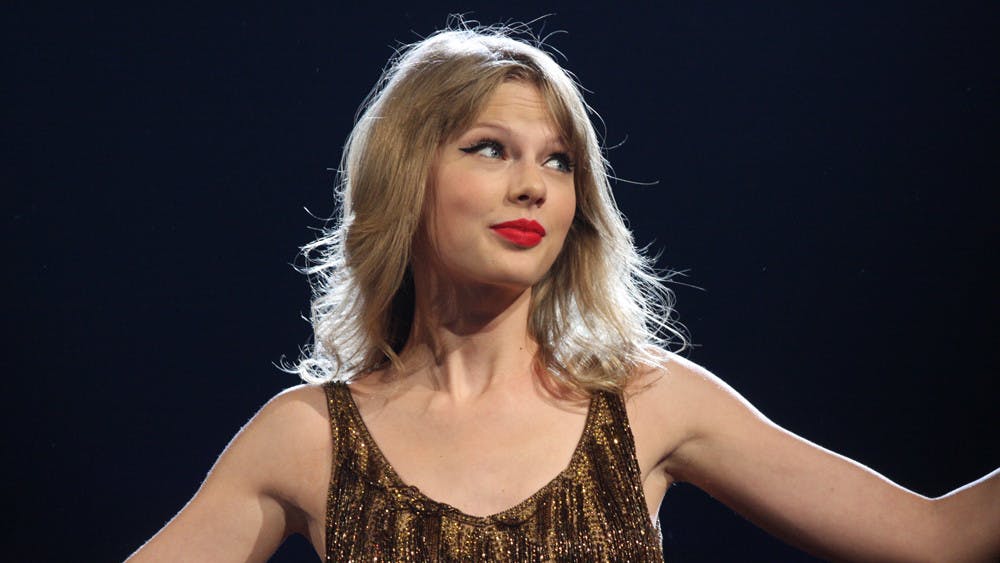 CC BY-SA 2.0 / Eva Rinaldi&nbsp;
Taylor Swift explores concepts, such as learning when it’s time to let go, in her most recent albulms.
