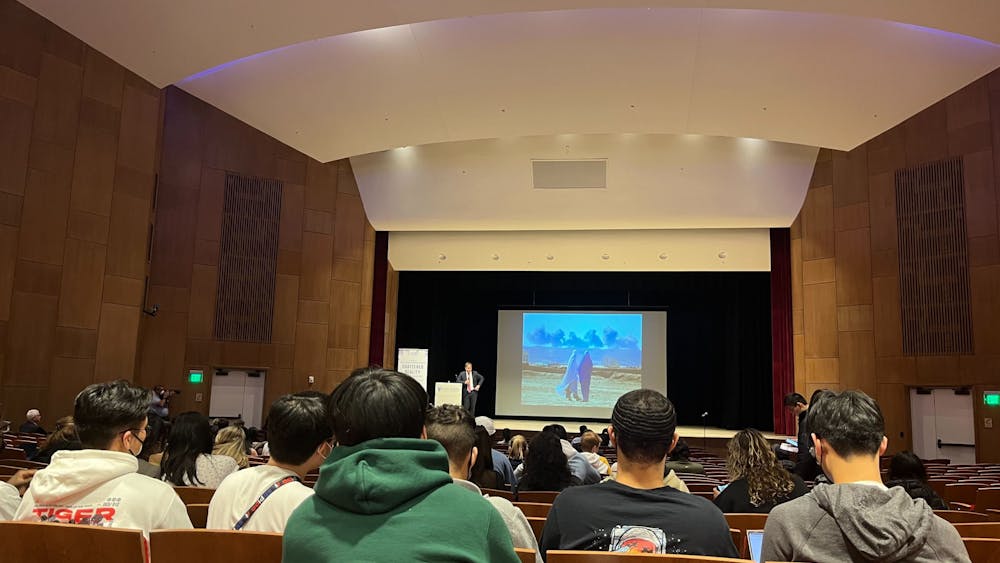 COURTESY OF ALEXIS HOLEWINSKI
Some audience expressed concerns about Filkins’ depiction of his time overseas. 