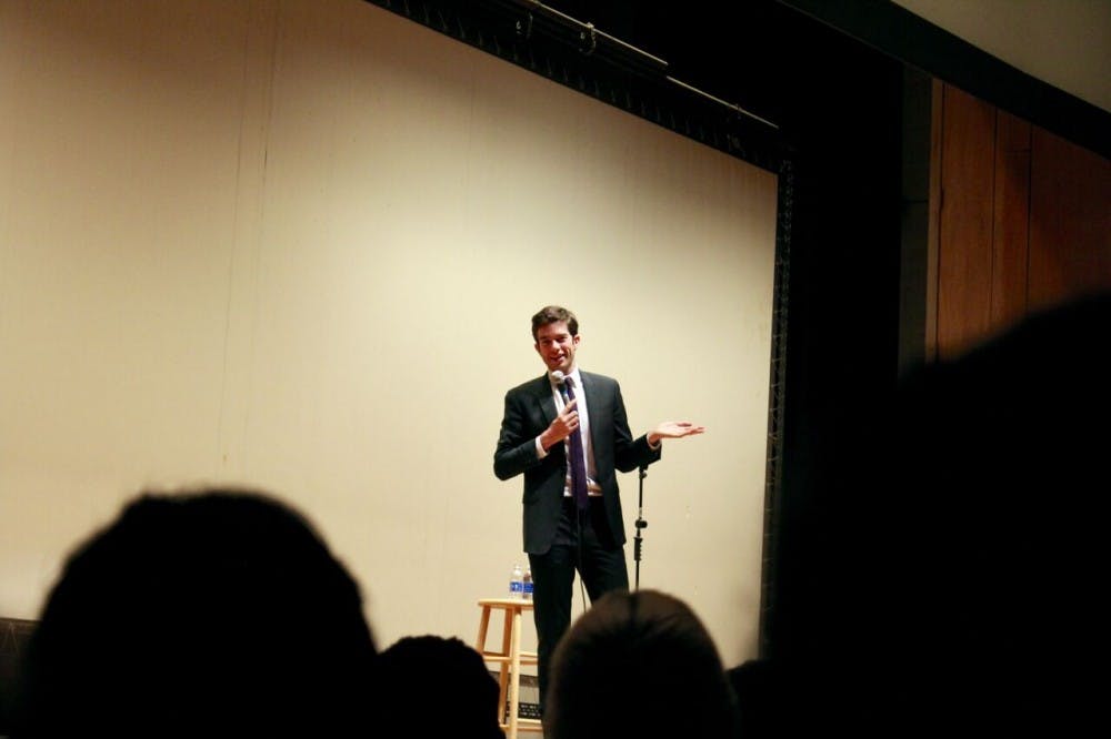 IVANA SU/PHOTOGRAPHY  EDITOR
Comic John Mulaney joked about University student life, including the registration system ISIS. 