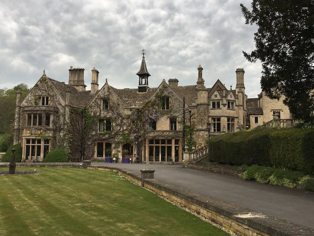 SARAH STIERCH / CC BY 2.0
Saltburn follows a lower-middle-class university student who is drawn into a bizarre world as he stays at a friend’s luxurious English manor over the summer holidays.