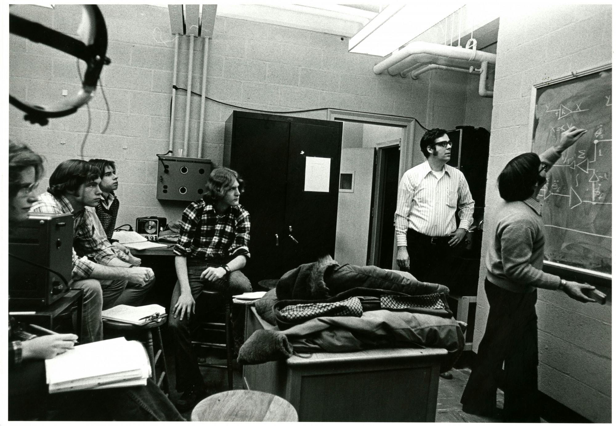 COURTESY OF THE UNIVERSITY ARCHIVES — SHERIDAN LIBRARIES&nbsp;
Students attend class in 1973, when Connor attended Hopkins.