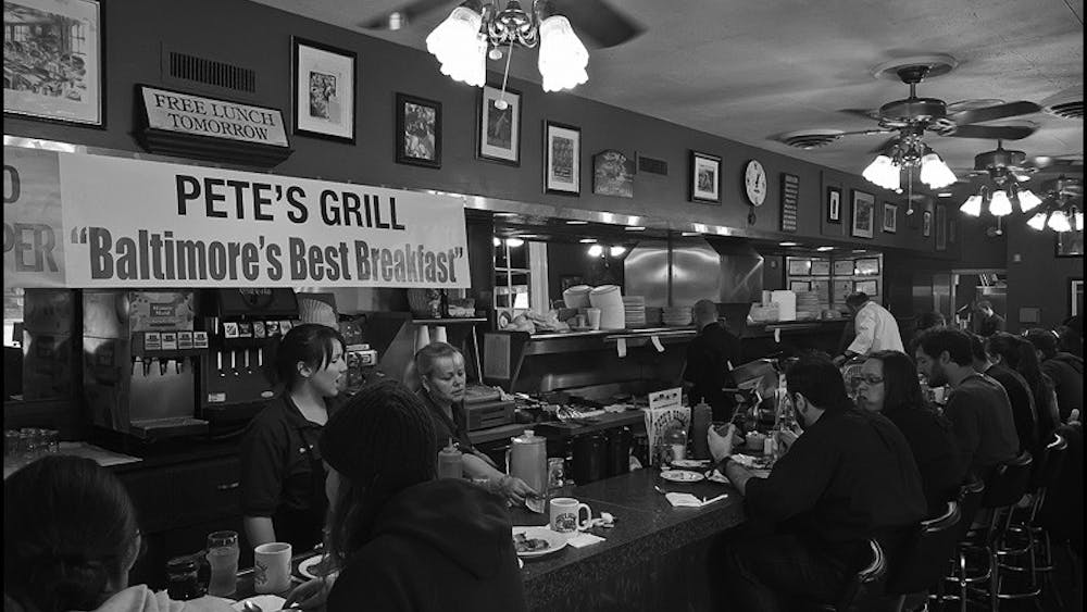Pat Gavin cc-by-sa 2.0
Pete’s bar-only seating arrangement affords a great opportunity to feel close to the Waverly community.