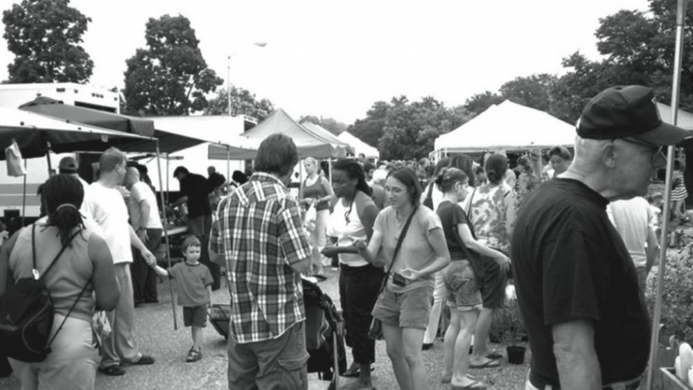 RICHARD LAYMAN/cc-by-nc-2.0
A typical, joyful Sunday morning at the Waverly Farmer’s Market between 32nd and 33rd Streets.