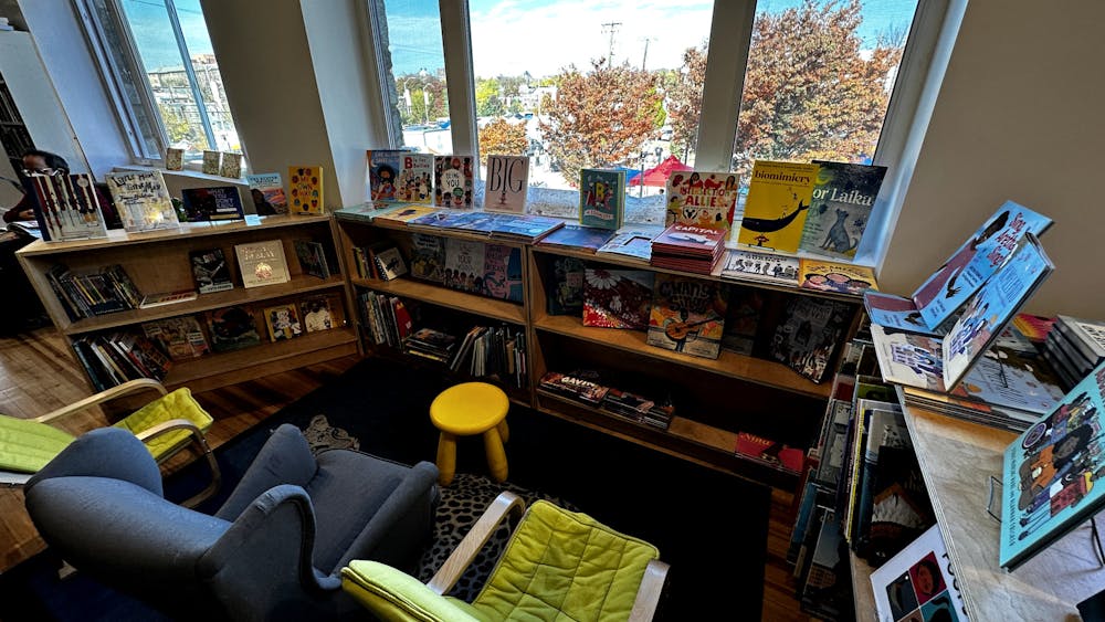 COURTESY OF ELTON WANG
Check out the cozy reading nook that look over the gorgeous fall colors.&nbsp;
