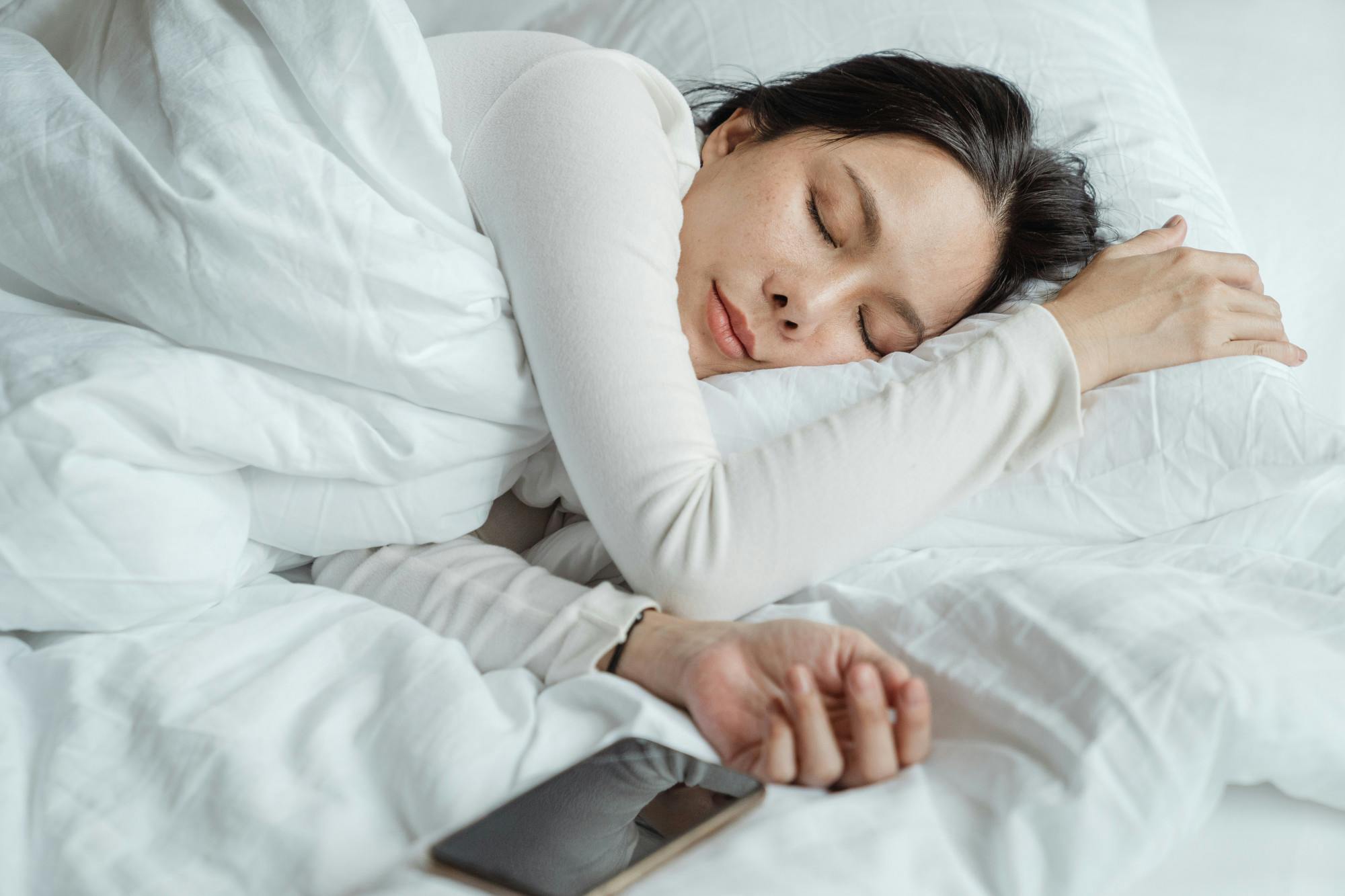 KETUT SUBIYANTO / PEXELS LICENSE
Tan cautions readers of the threat smartphone addiction can pose to one’s sleep quality.