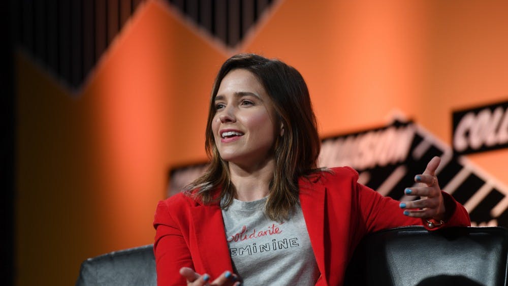 FlickReviewR/CC By Sa 2.0
Sophia Bush defended Hilarie Burton against EyeCon, but she shouldn’t have had to do so.