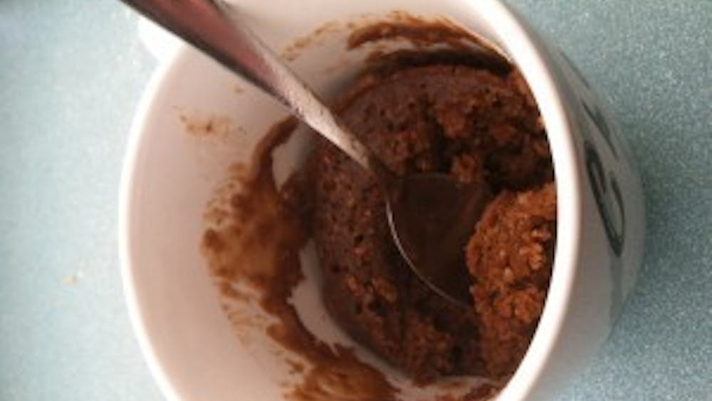  Abc Open Riverland/ CC BY 2.0
Add some cocoa powder to give your mug muffin a chocolate twist.