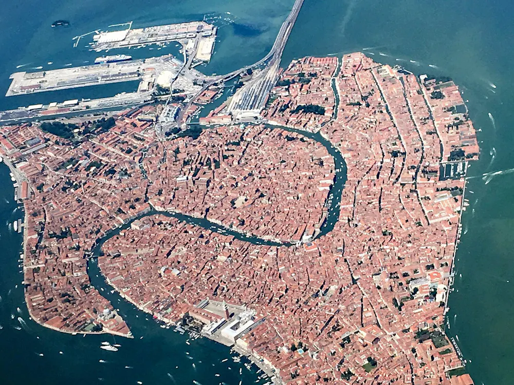 MARIORDO (MARIO ROBERTO DURÁN ORTIZ)/ CC BY-SA 4.0
On Thursday, Sept. 10, Georgia Institute of Technology (Georgia Tech) School of Civil and Environmental Engineering and School of Earth and Atmospheric Sciences professor Rafael L. Bras expanded upon his role as a supervisor during the construction of the Venice Gates, including a discussion of its execution and why this solution was chosen. 