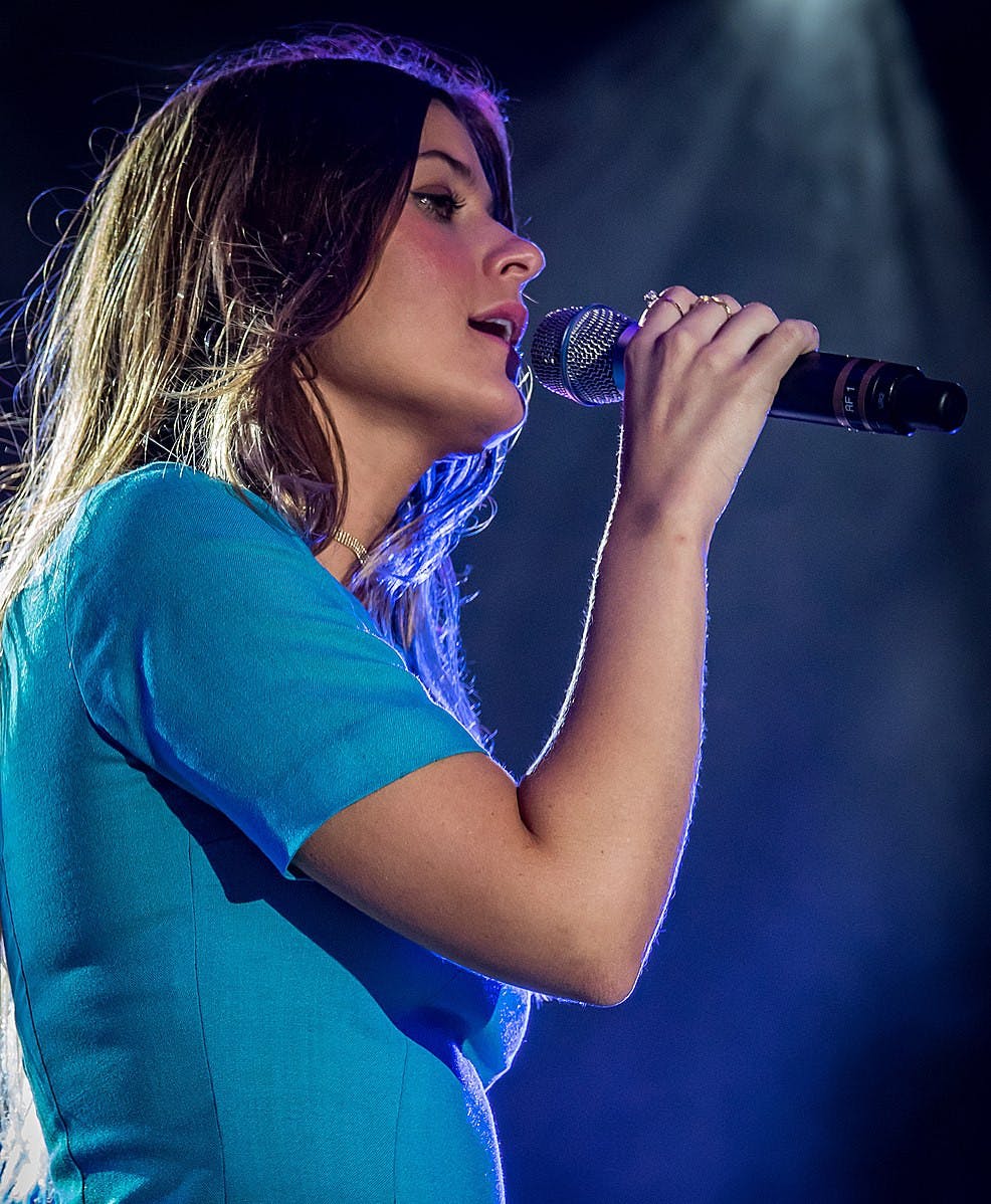 JUSTIN HIGUCHI/CC BY 2.0
Alumbro reviews the latest album Circles by Swedish singer Léon.