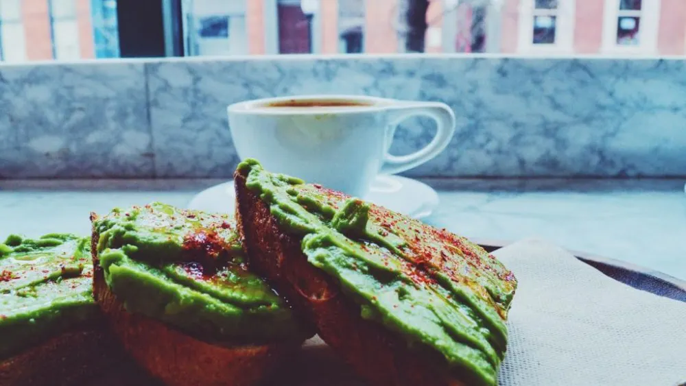 COURTESY OF RACHEL UNDERWEISER
Avocado toast and a cup of tea at Dooby’s makes a great study snack.