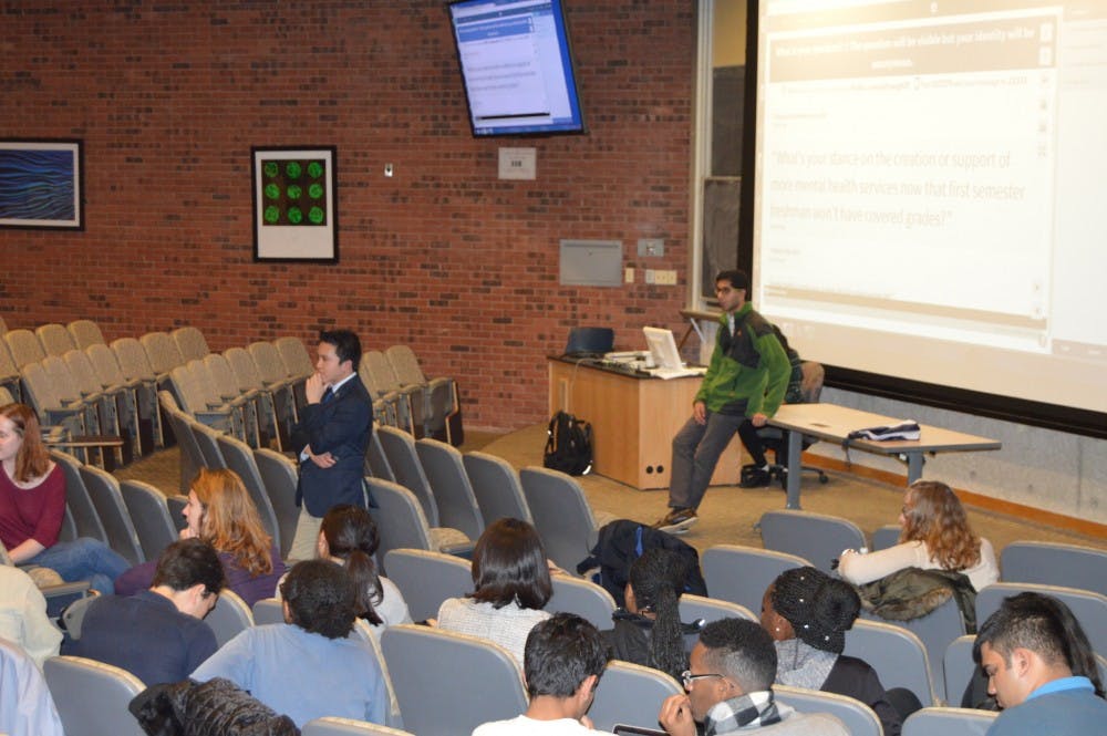 ELLIE HALLENBORG /PHOTOGRAPHY EDITOR
The forum allowed students to get to know their SGA representatives.