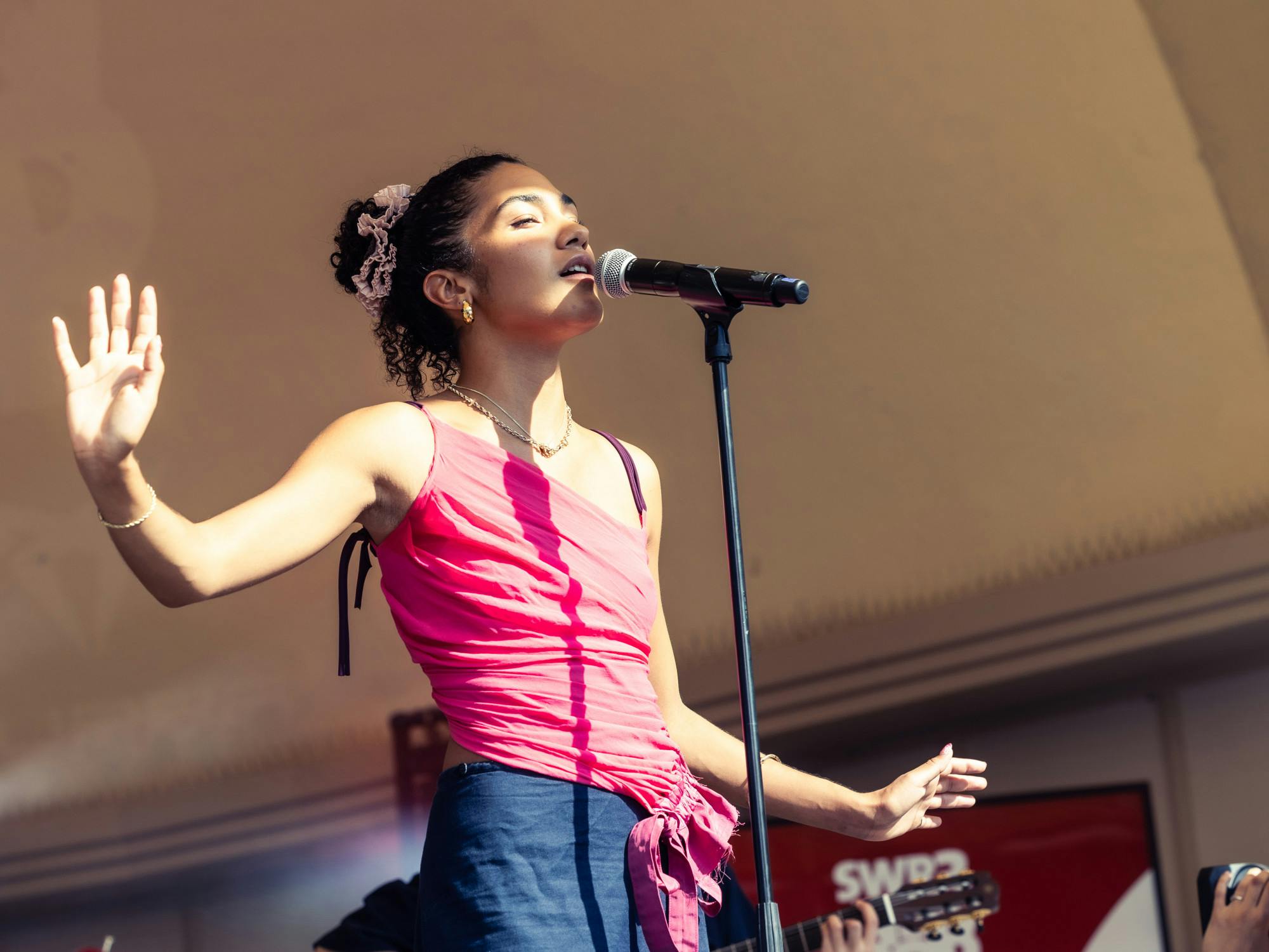 HARALD KRICHEL / CC BY-SA 4.0
Lee reviews the emotional roller coaster of Dean’s new album.