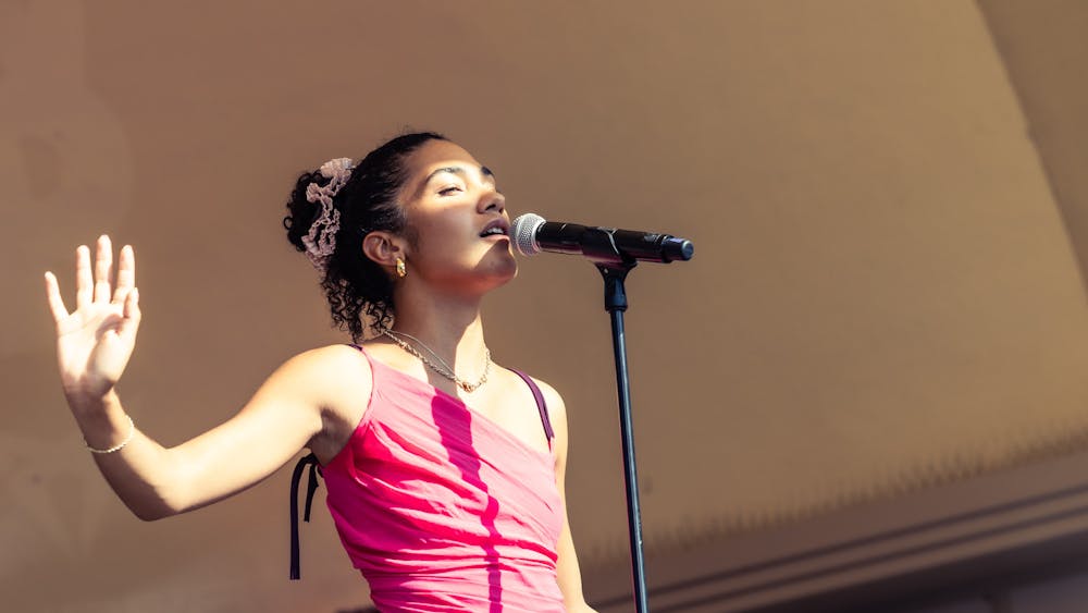 HARALD KRICHEL / CC BY-SA 4.0
Lee reviews the emotional roller coaster of Dean’s new album.