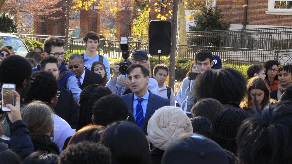  LEON SANTHAKUMAR/PHOTOGRAPHY EDITOR