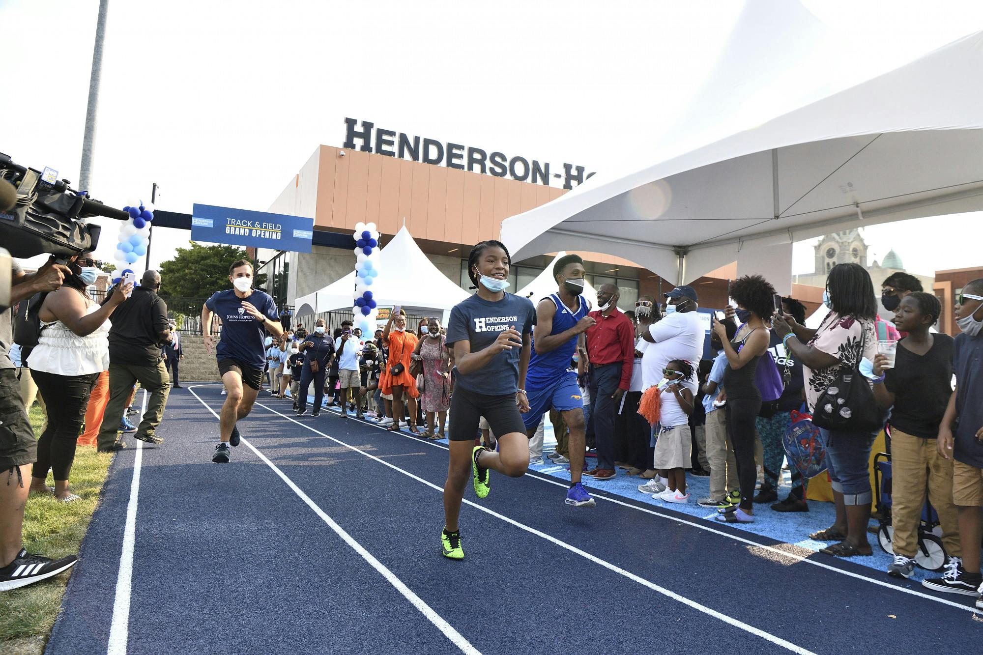 COURTESY OF WILL KIRK/JOHNS HOPKINS UNIVERSITY
As part of the event, City Mayor Brandon Scott and University President Ronald J. Daniels raced students.