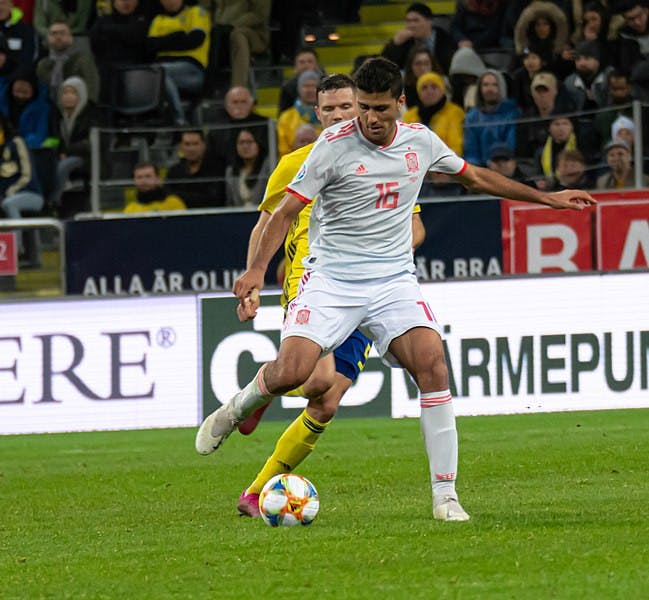 ROLANDINHO1 / CC BY SA 4.0
Soccer has been affected by numerous injuries; Ballon d’Or nominee Rodri (pictured above) is out for the season with a cruciate ligament tear.