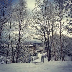  E M/ CC BY-NC-ND 2.0
 For me, college is your first snowstorm and wearing a coat in March.