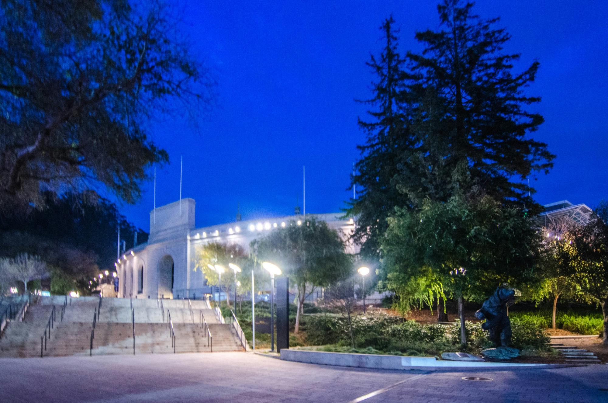 WAYNE HSIEH / CC BY-NC 2.0
Friedman discussed his work earthquake-proofing buildings, including the California Memorial Stadium.