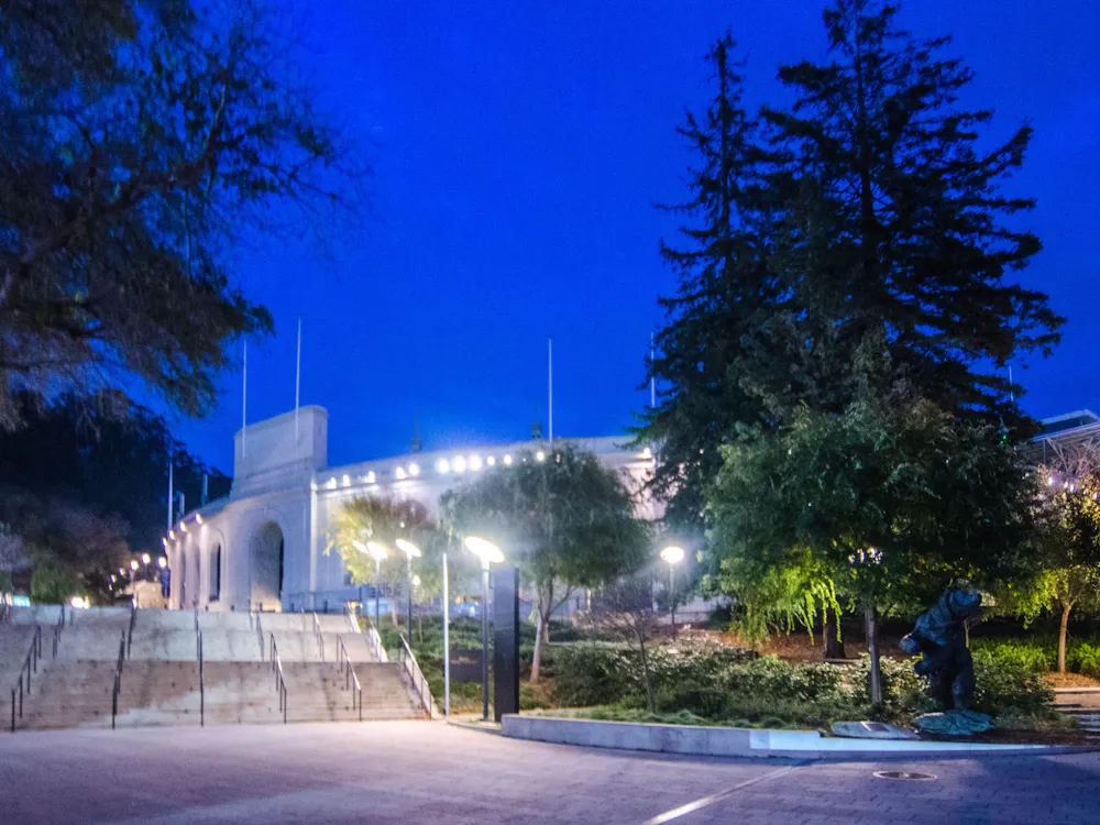 WAYNE HSIEH / CC BY-NC 2.0
Friedman discussed his work earthquake-proofing buildings, including the California Memorial Stadium.